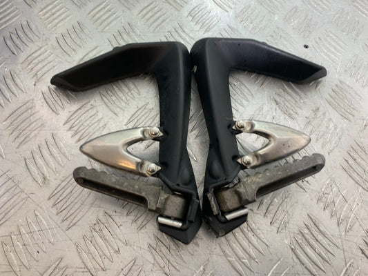 TRIUMPH 1050 SPRINT ST REAR HANGERS AND PEGS   2003-2011 (CMB1285)