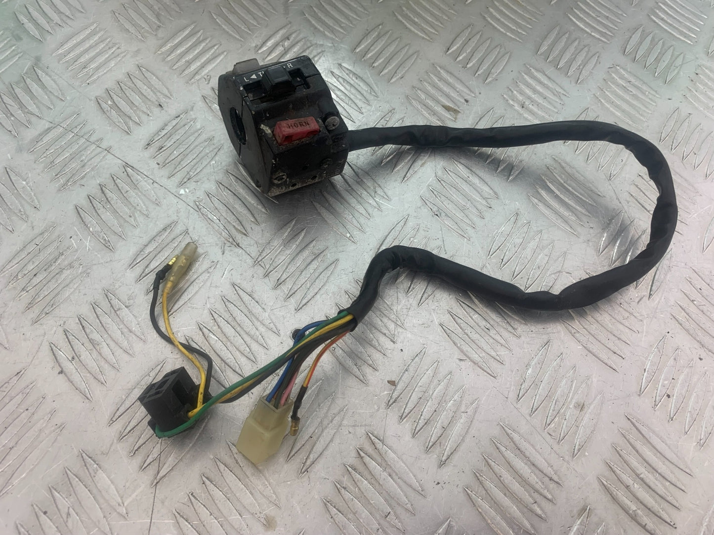 YAMAHA XV535 XV 535 VIRAGO LEFT SWITCH GEAR   YEAR 1994-02 (CMB1139)