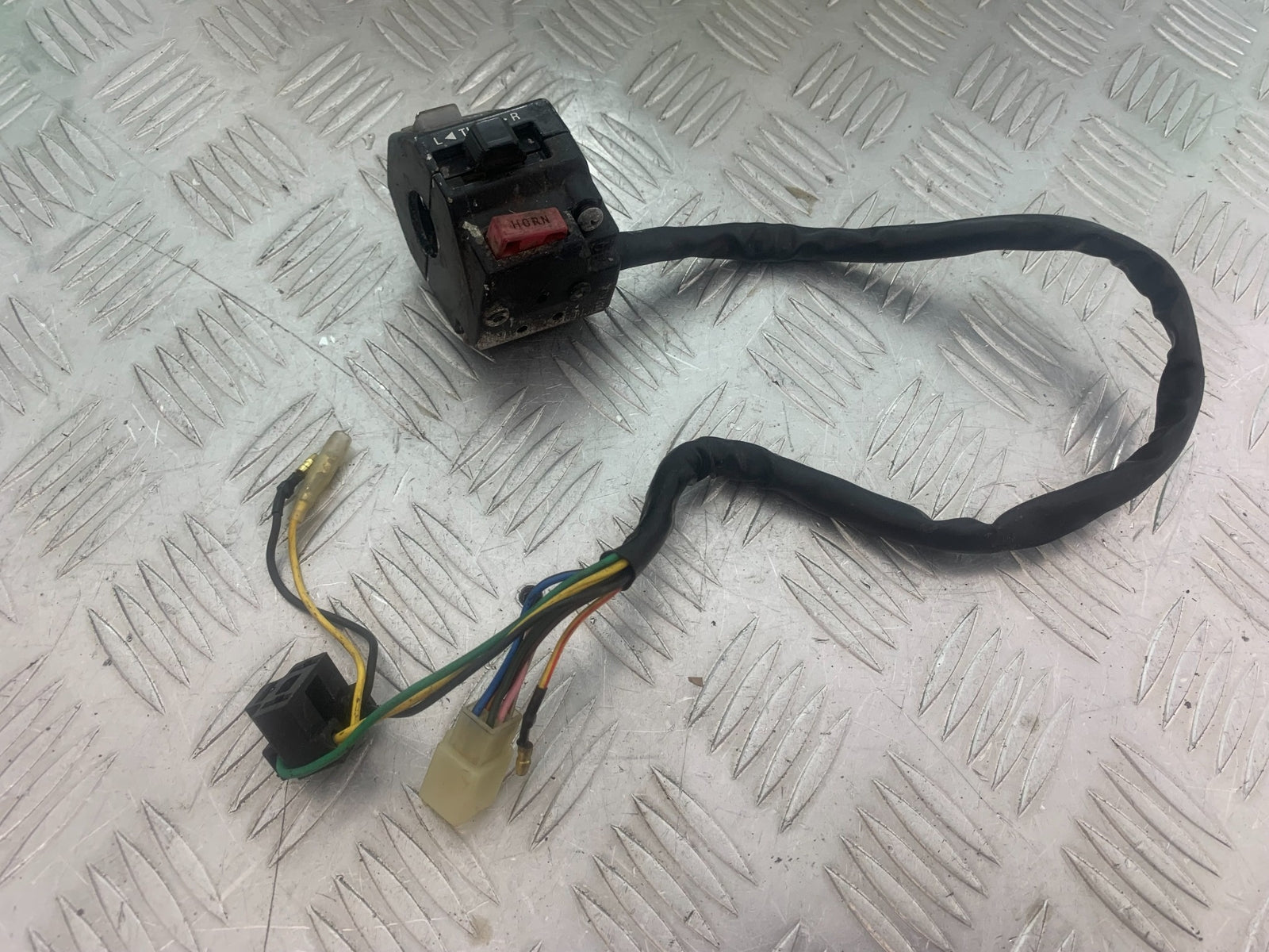 YAMAHA XV535 XV 535 VIRAGO LEFT SWITCH GEAR   YEAR 1994-02 (CMB1139)