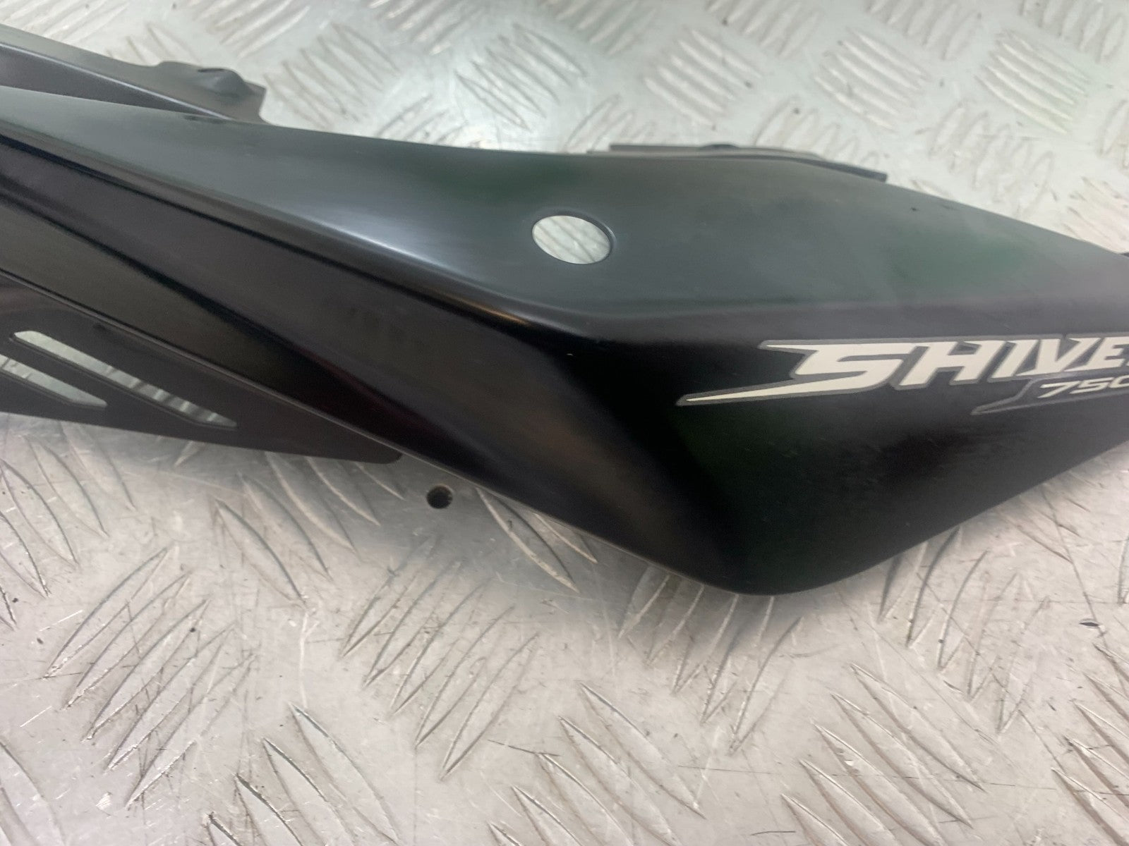 APRILIA SL750 SL 750 SHIVER LEFT SEAT PANEL   YEAR 2008-2016 (CMB1242)