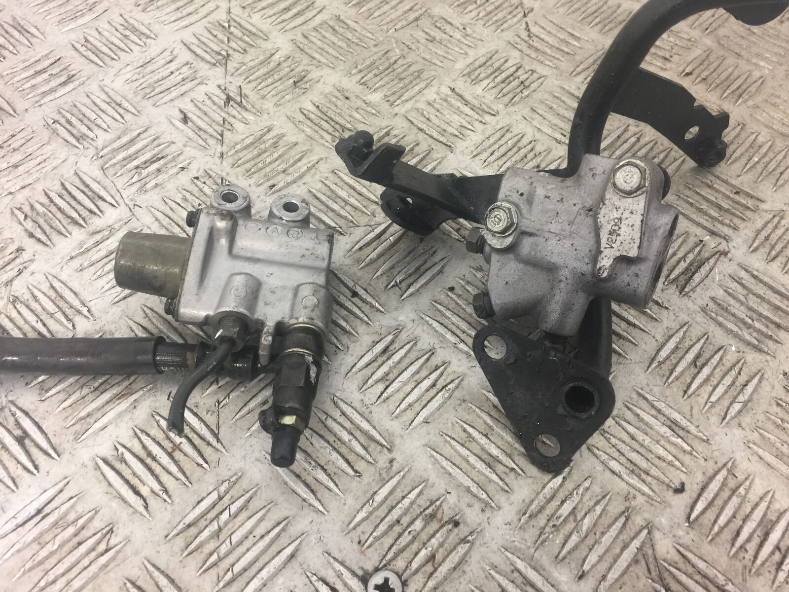 HONDA VFR800 VFR 800 V TEC BRAKE SPLITTER YEAR 2003 (ABS) STOCK 304