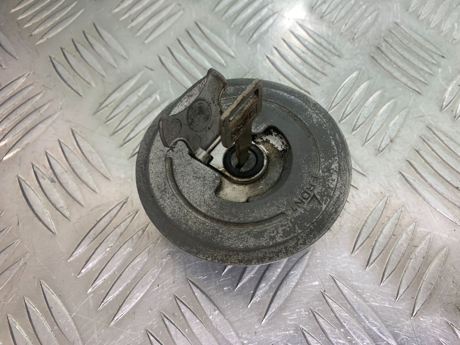 HONDA CBR125 CBR 125 PETROL CAP AND KEY  YEAR 2004-06  (CMB1040)