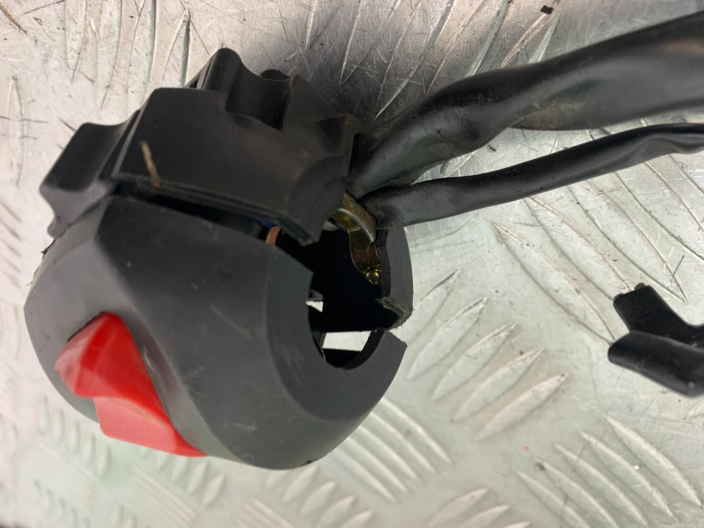 QINGQI QM125 GY-2B RIGHT SWITCH GEAR  YEAR 2016 (CMB1228)
