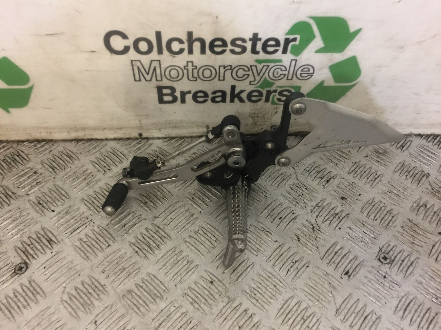 KAWASAKI Z400 Z 400 FRONT LEFT HANGER  YEAR 2019  (STOCK 672)