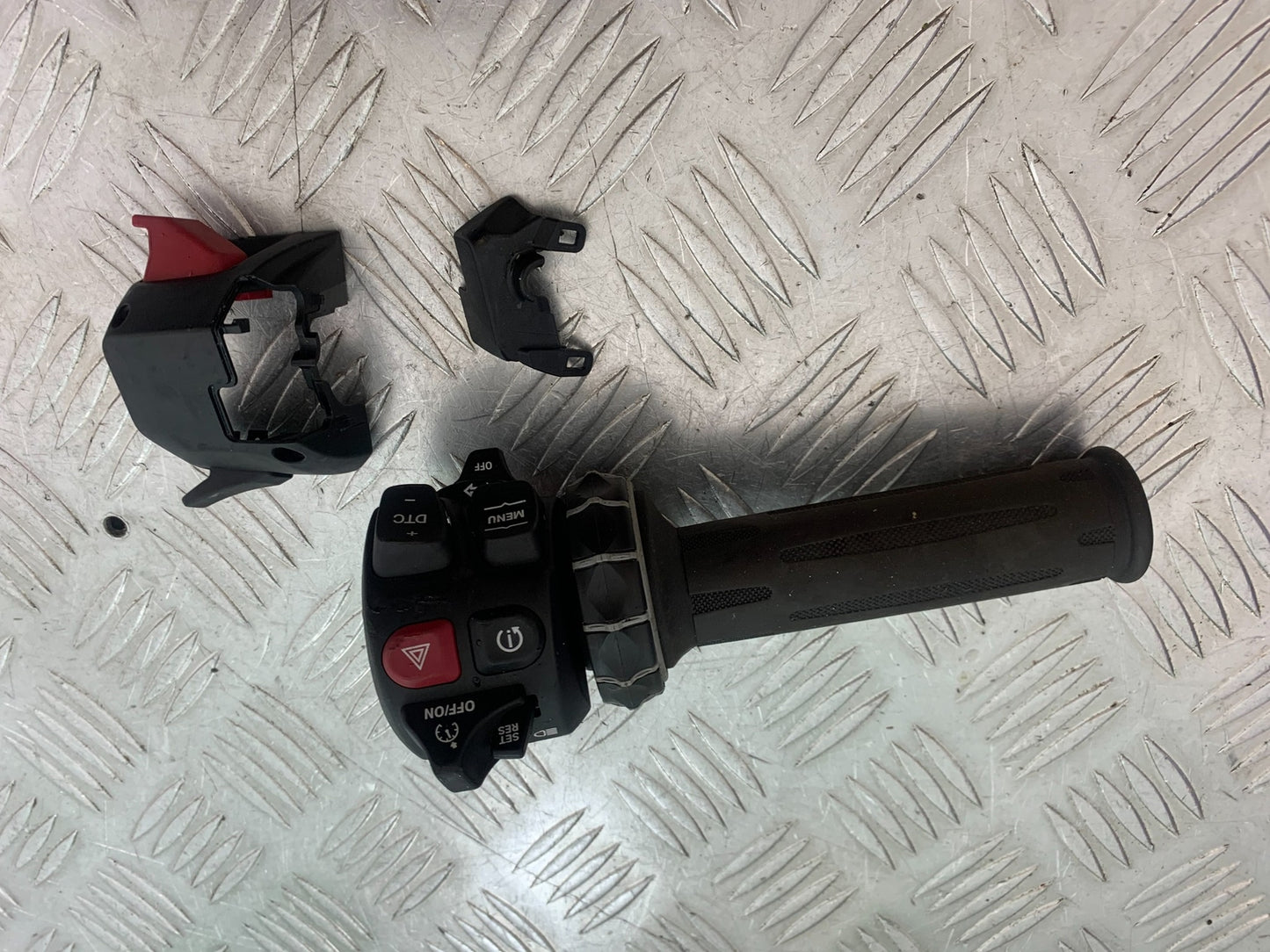 BMW M1000 R LEFT SWITCH GEAR  YEAR 2023-2024 (CMB1140)