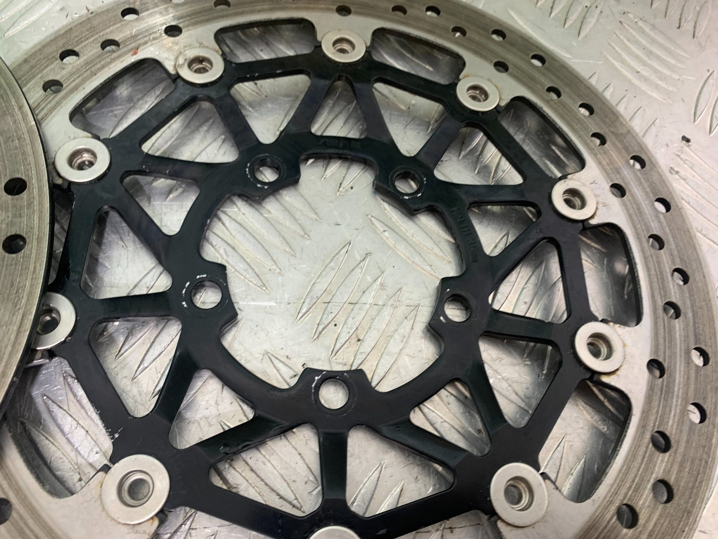TRIUMPH 675 STREET TRIPLE R FRONT BRAKE DISCS  YEAR 2013 - 2016 (CMB1221)