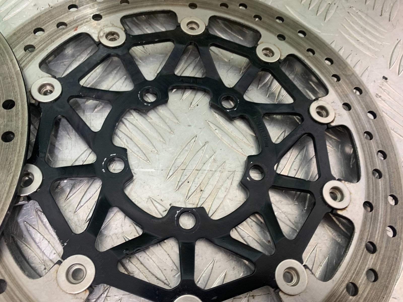 TRIUMPH 675 STREET TRIPLE R FRONT BRAKE DISCS  YEAR 2013 - 2016 (CMB1221)