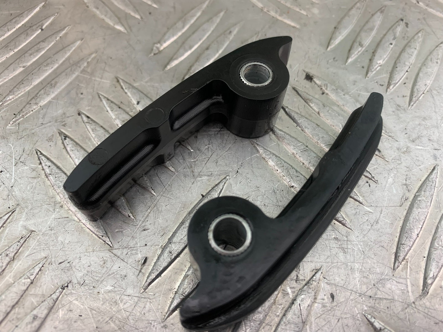 KTM 690 DUKE R LC4 CHAIN GUIDES YEAR 2012-2015  (CMB1180)