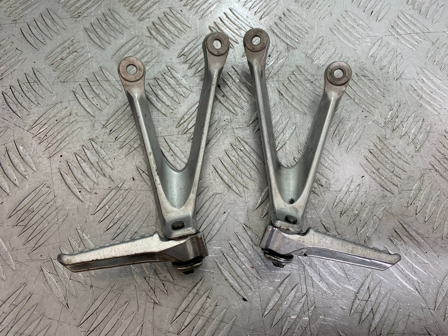 HONDA CBR1000 rr FIREBLADE REAR HANGERS & PEGS  2008-2011 (CMB1253)