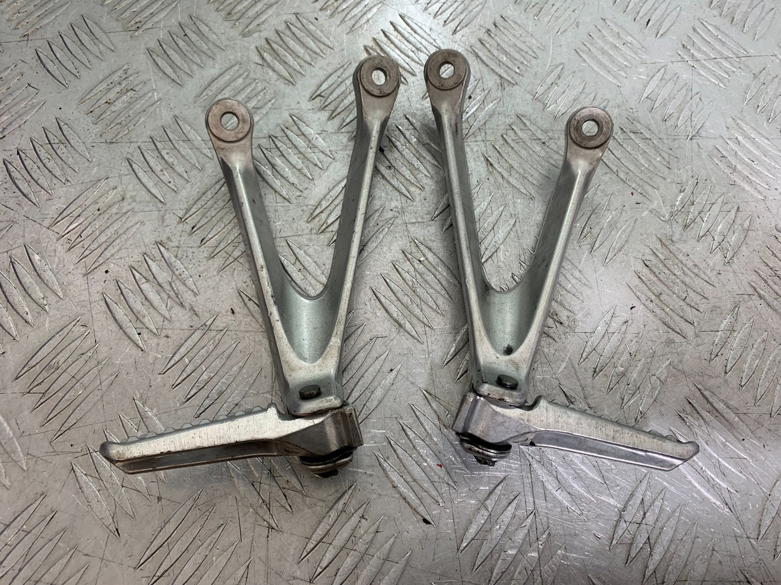 HONDA CBR1000 rr FIREBLADE REAR HANGERS & PEGS  2008-2011 (CMB1253)