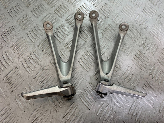 HONDA CBR1000 rr FIREBLADE REAR HANGERS & PEGS  2008-2011 (CMB1253)