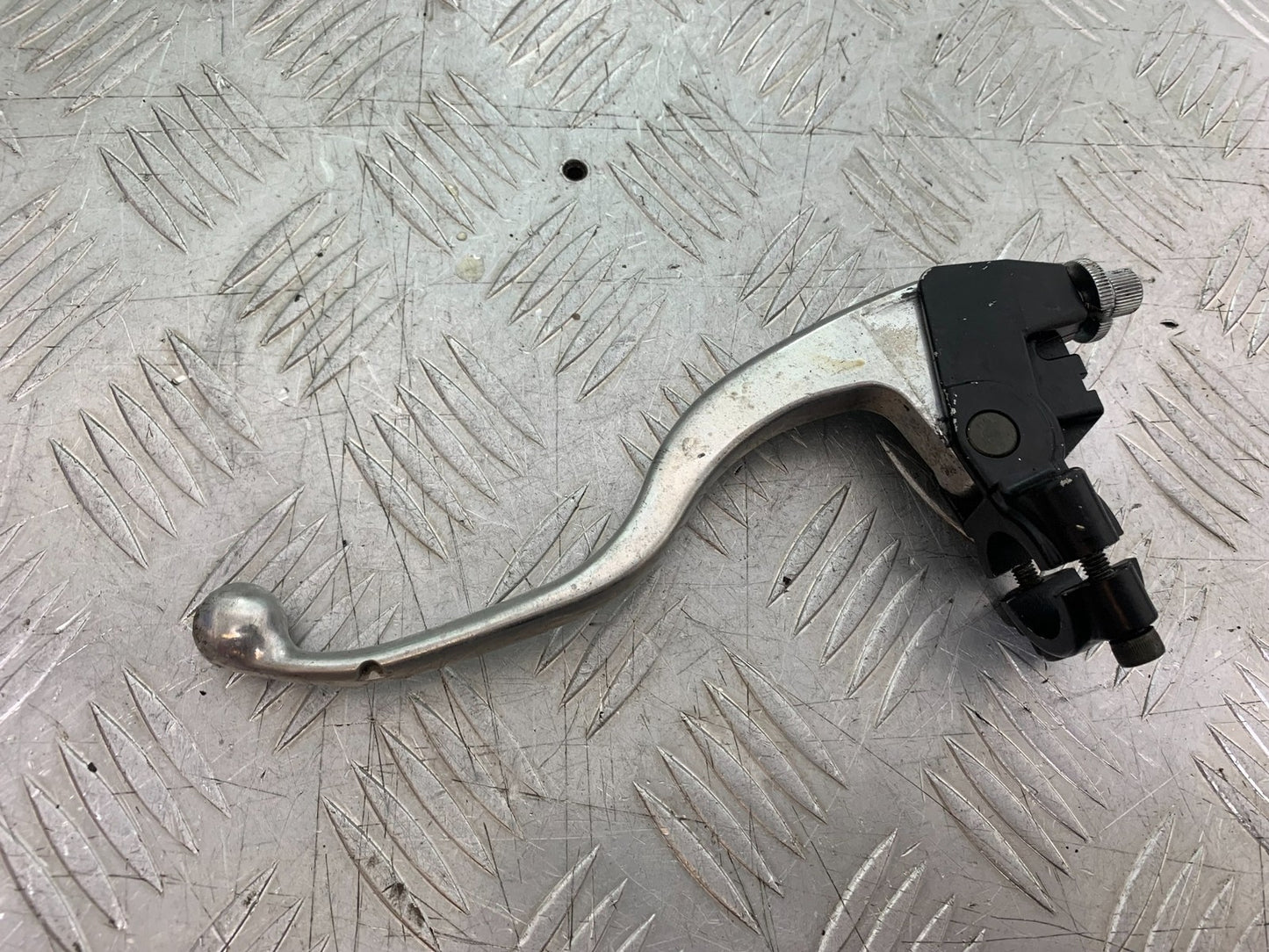TRIUMPH 955i SPRINT ST CLUTCH LEVER AND BRACKET YEAR 1999-04 (CMB1230)