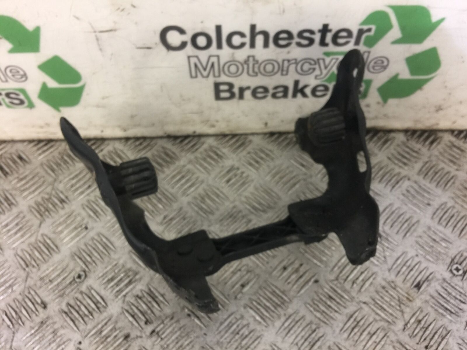 TRIUMPH TROPHY 1215 SE TANK BRACKET  YEAR 2012-2017 (STOCK 567)