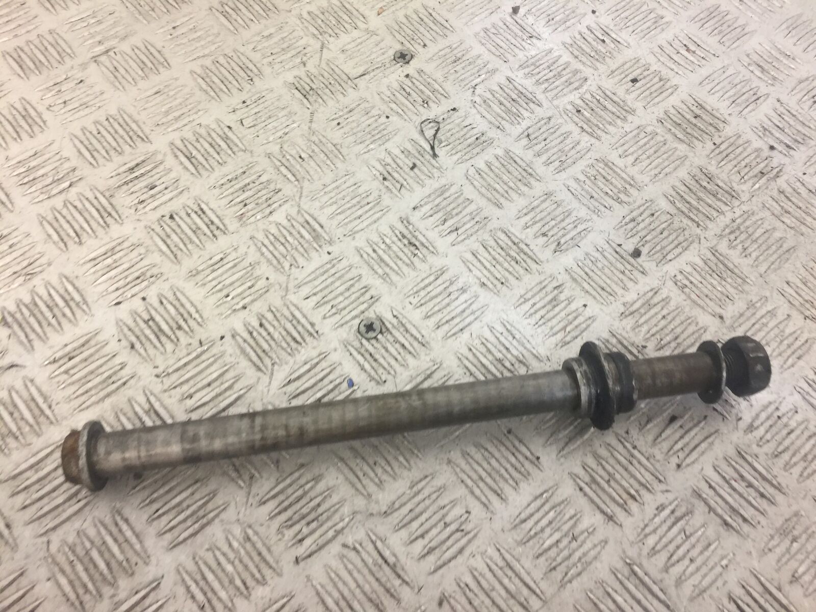 HONDA CB900 CB 900 HORNET REAR WHEEL SPINDLE  YEAR 2002-06 (STOCK 633)