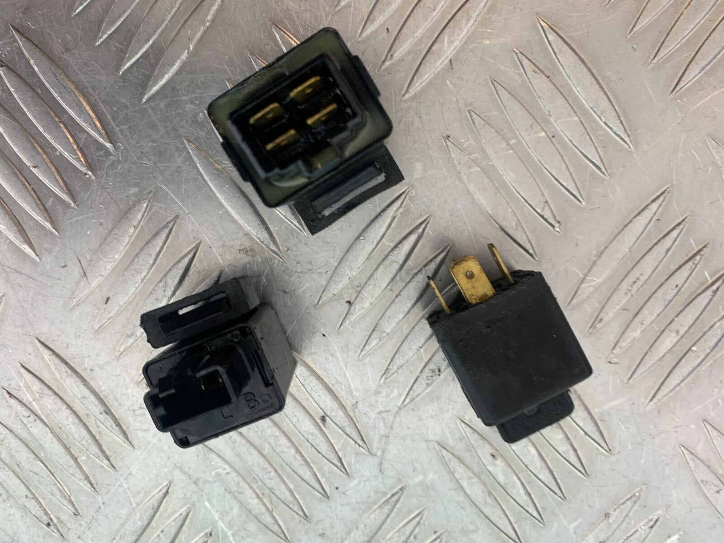 YAMAHA XJR1300 XJR 1300 RELAYS  YEAR 1999-2003 (CMB1055)