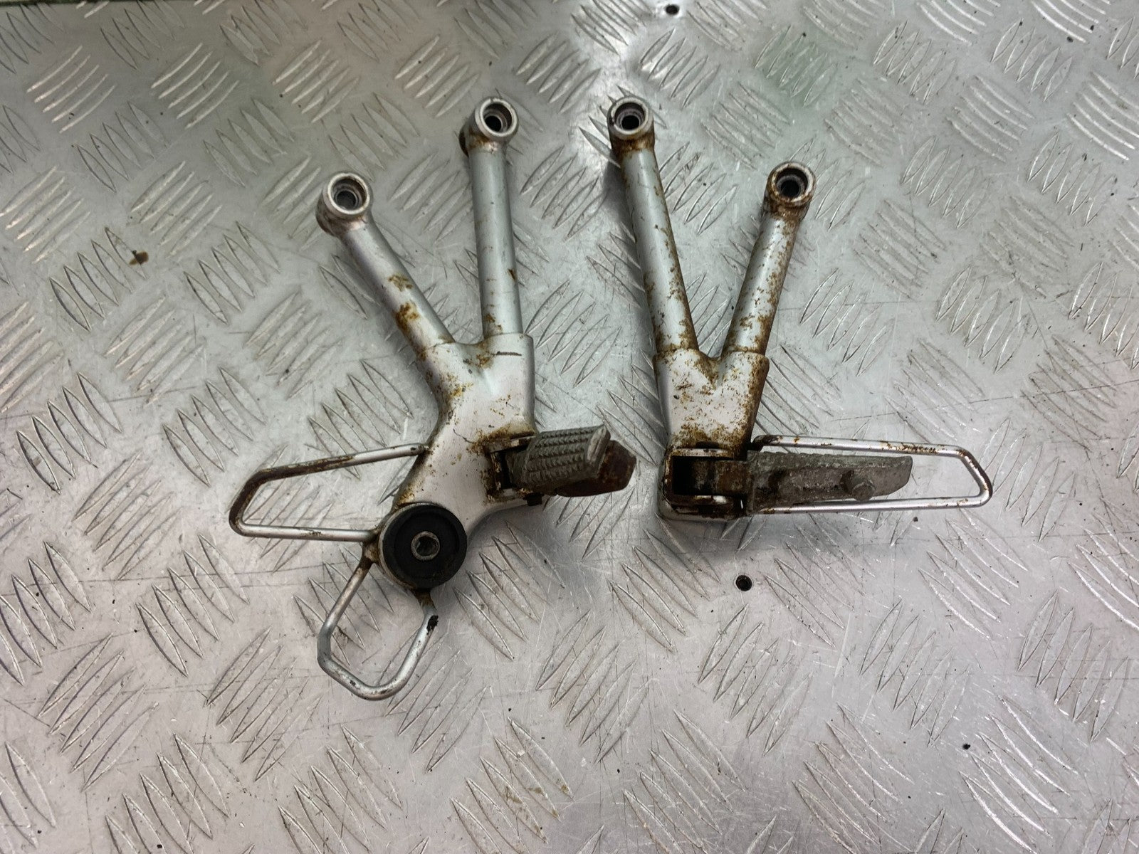 SUZUKI GSF600 GSF 600 BANDIT REAR HANGERS  2000-2004 (CMB1269)
