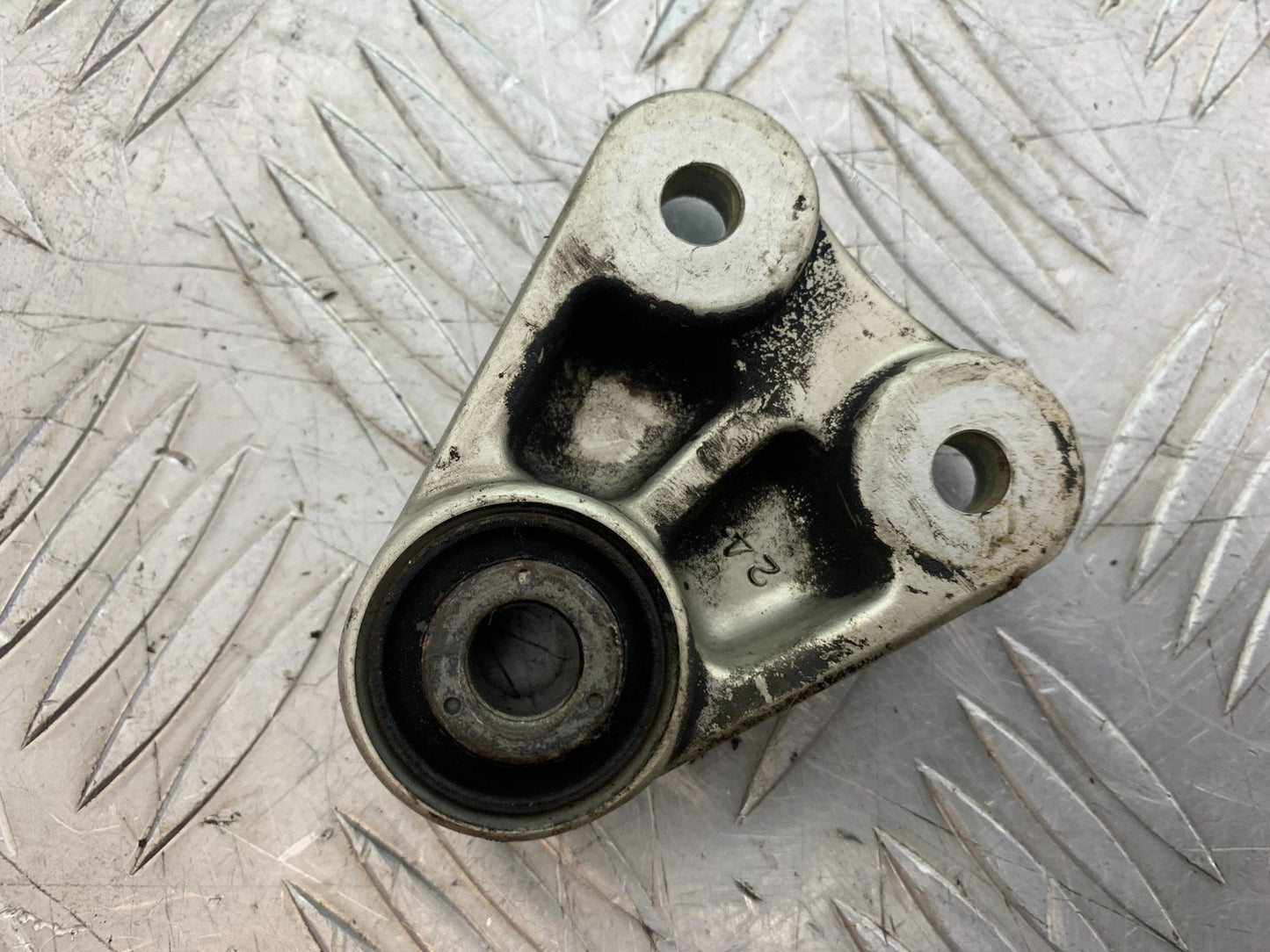 SUZUKI GSF1200 GSF 1200 BANDIT 1 X ENGINE MOUNT YEAR 2001-2004 (CMB1188)