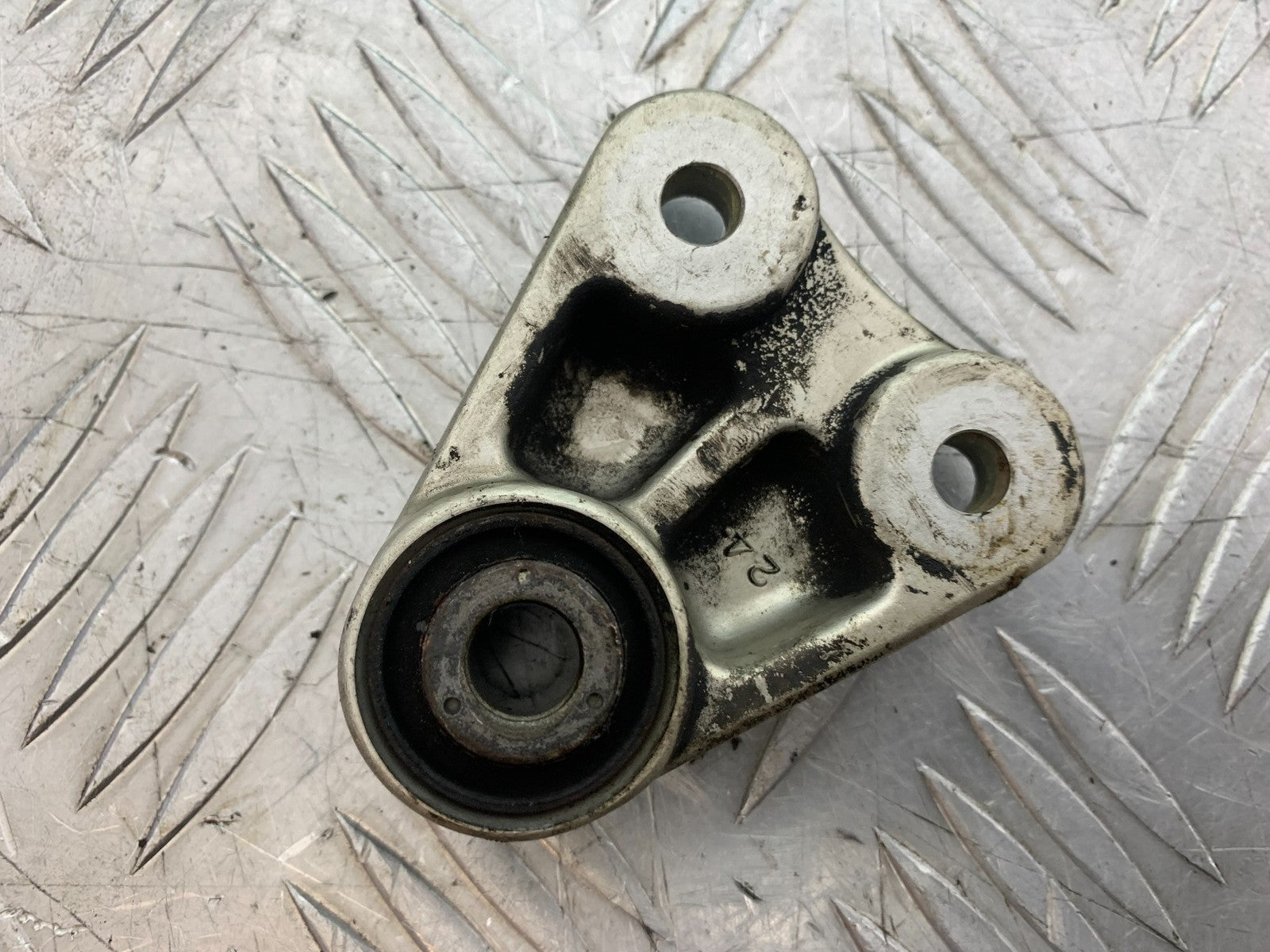 SUZUKI GSF1200 GSF 1200 BANDIT 1 X ENGINE MOUNT YEAR 2001-2004 (CMB1188)