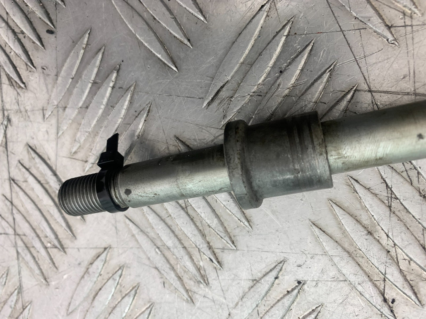 HONDA XL125 VARADERO FRONT WHEEL SPINDLE  YEAR 2001-2006  (CMB1210)