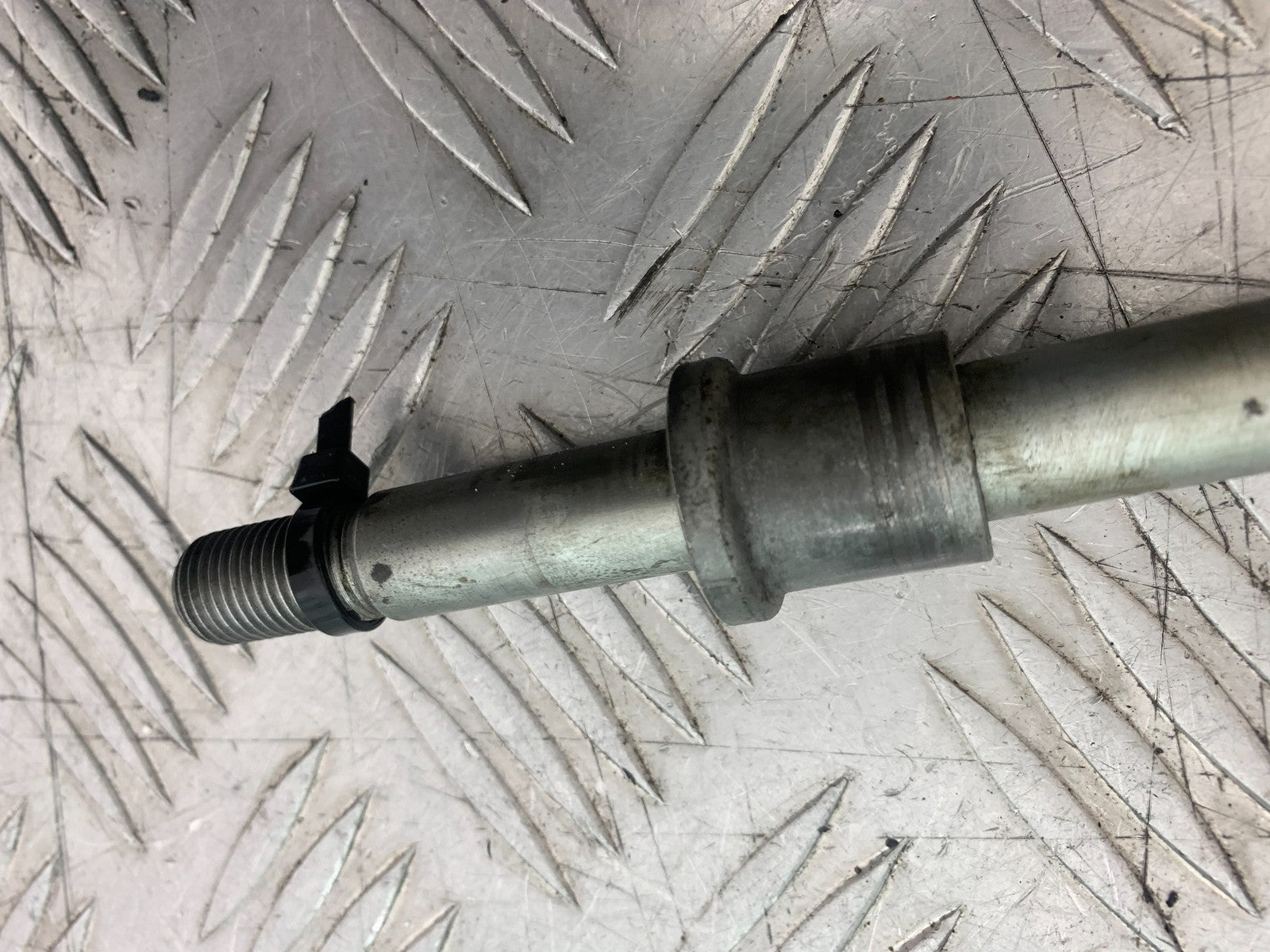 HONDA XL125 VARADERO FRONT WHEEL SPINDLE  YEAR 2001-2006  (CMB1210)