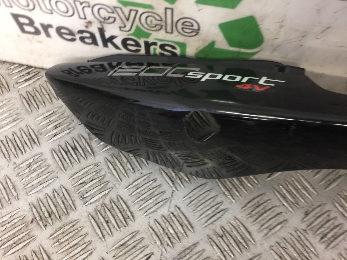 MOTO GUZZI SPORT 4V RIGHT SEAT PANEL  YEAR 2009 (STOCK 469)