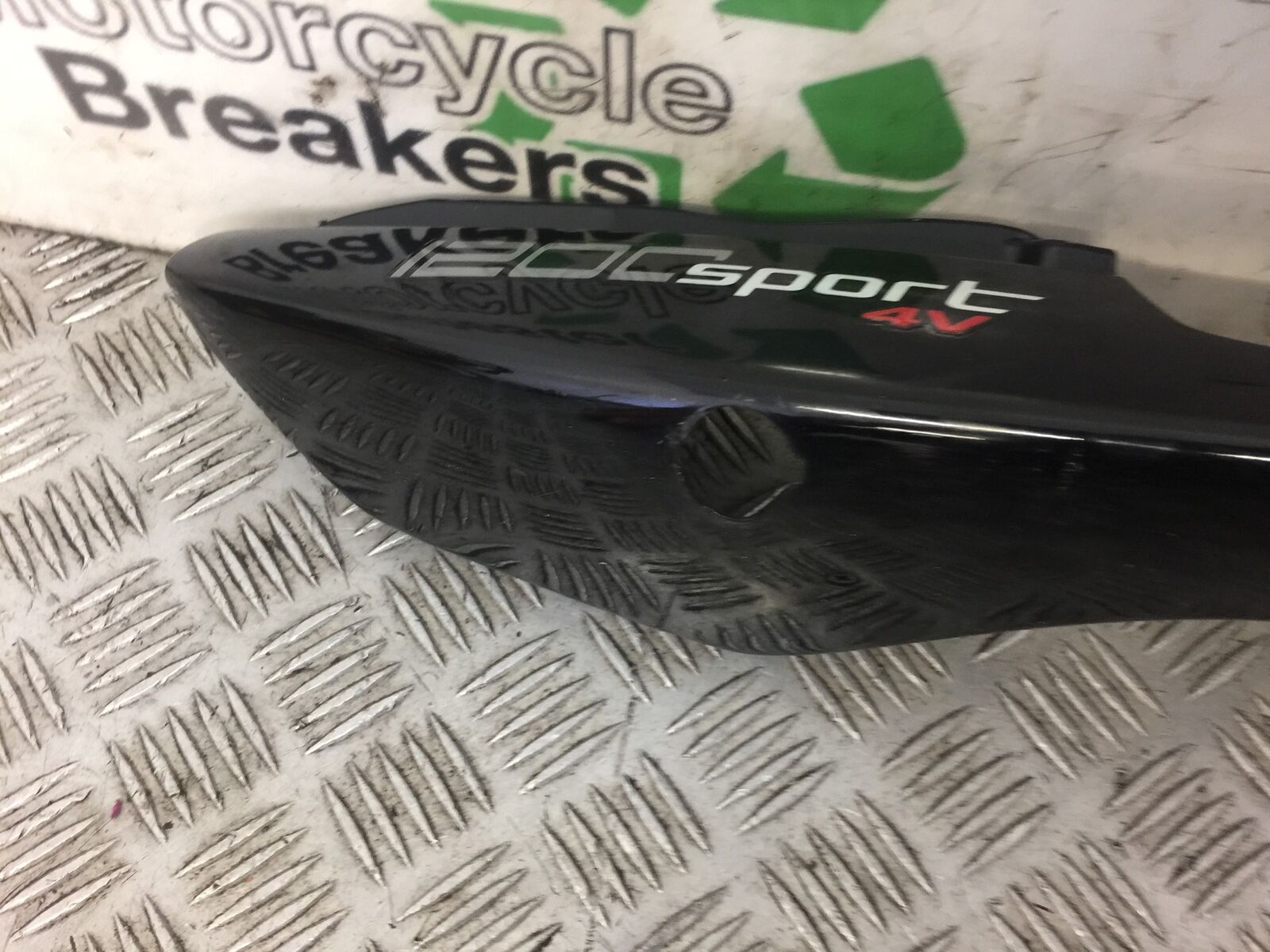 MOTO GUZZI SPORT 4V RIGHT SEAT PANEL  YEAR 2009 (STOCK 469)