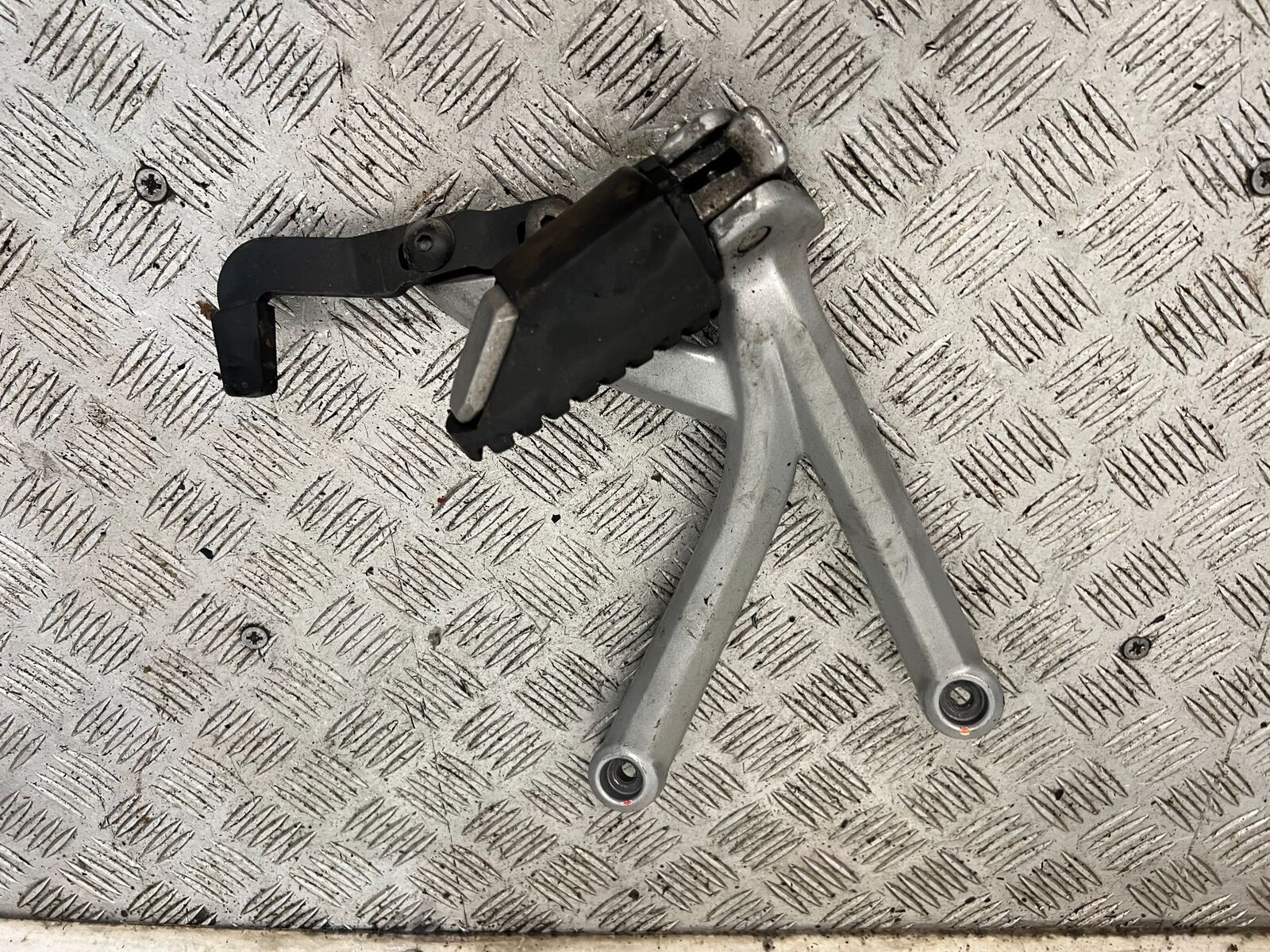 TRIUMPH TIGER 1200 EXPLORER LEFT REAR HANGER YEAR 2012-2015 (STOCK 901)