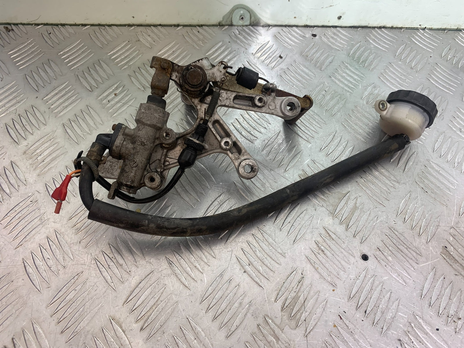 HONDA VFR750 VFR 750 FRONT RIGHT HANGER   YEAR 1994-1997 (CMB1156)