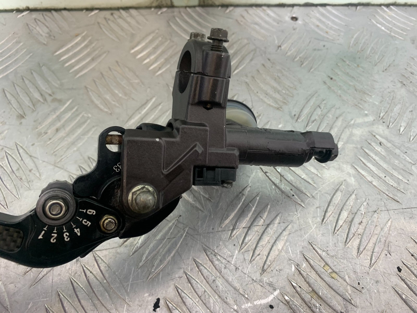 HONDA CBR1000 rr FIREBLADE CLUTCH MASTER CYLINDER   YEAR 2006 (CMB1220)