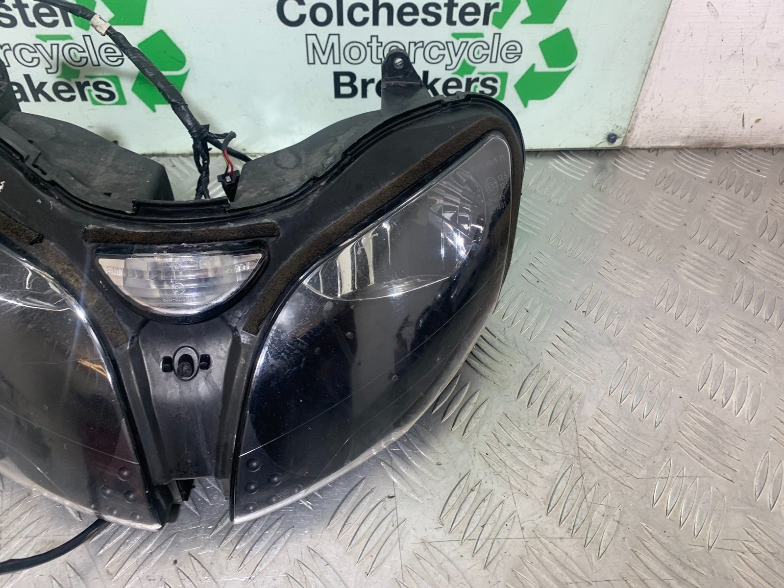 KAWASAKI ZX9R ZX9 E1 HEADLIGHT  YEAR 2000-01 (CMB1171)