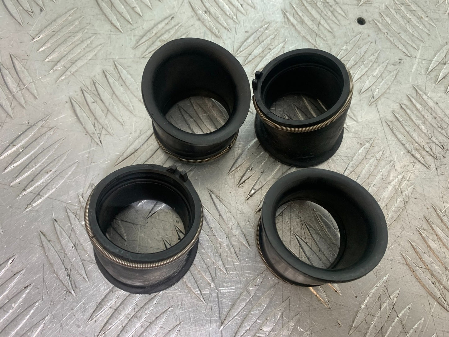 YAMAHA YZF R1 4XV CARB RUBBER    YEAR 1998-99 (CMB1291)