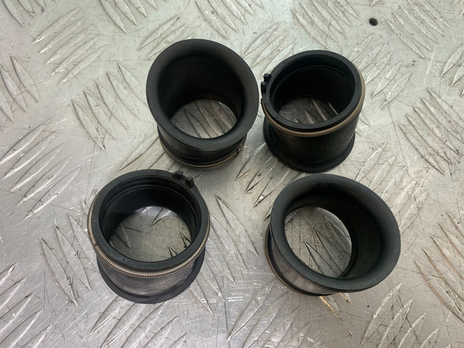 YAMAHA YZF R1 4XV CARB RUBBER    YEAR 1998-99 (CMB1291)