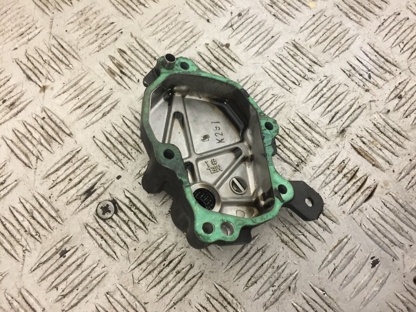 HONDA CBR1000 rr FIREBLADE GEAR SHAFT COVER YEAR 2004-07 (STOCK 690)