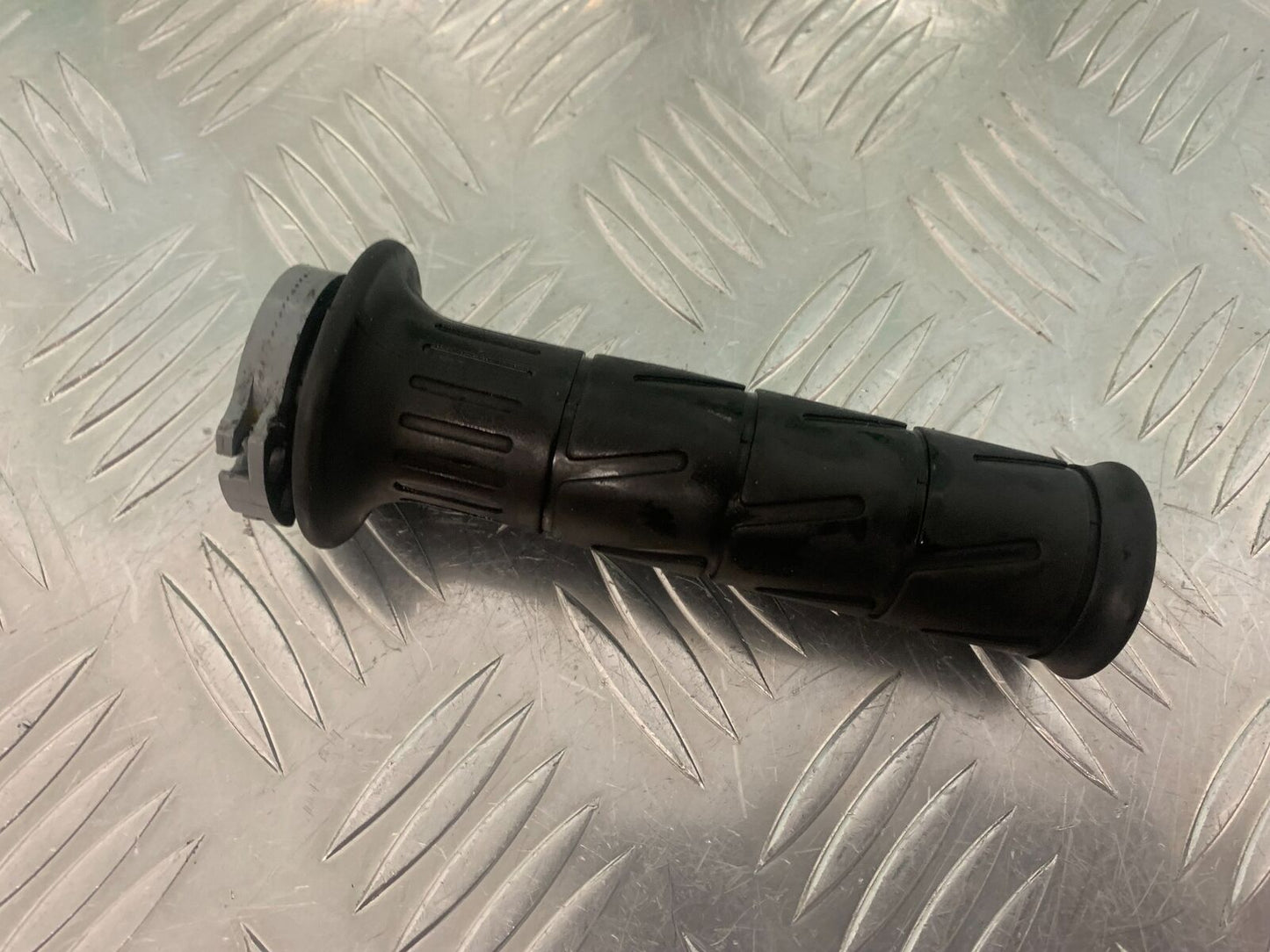KAWASAKI ZX6R ZX6 R THROTTLE TWIST GRIP  YEAR 2007 2008 (STOCK 973)