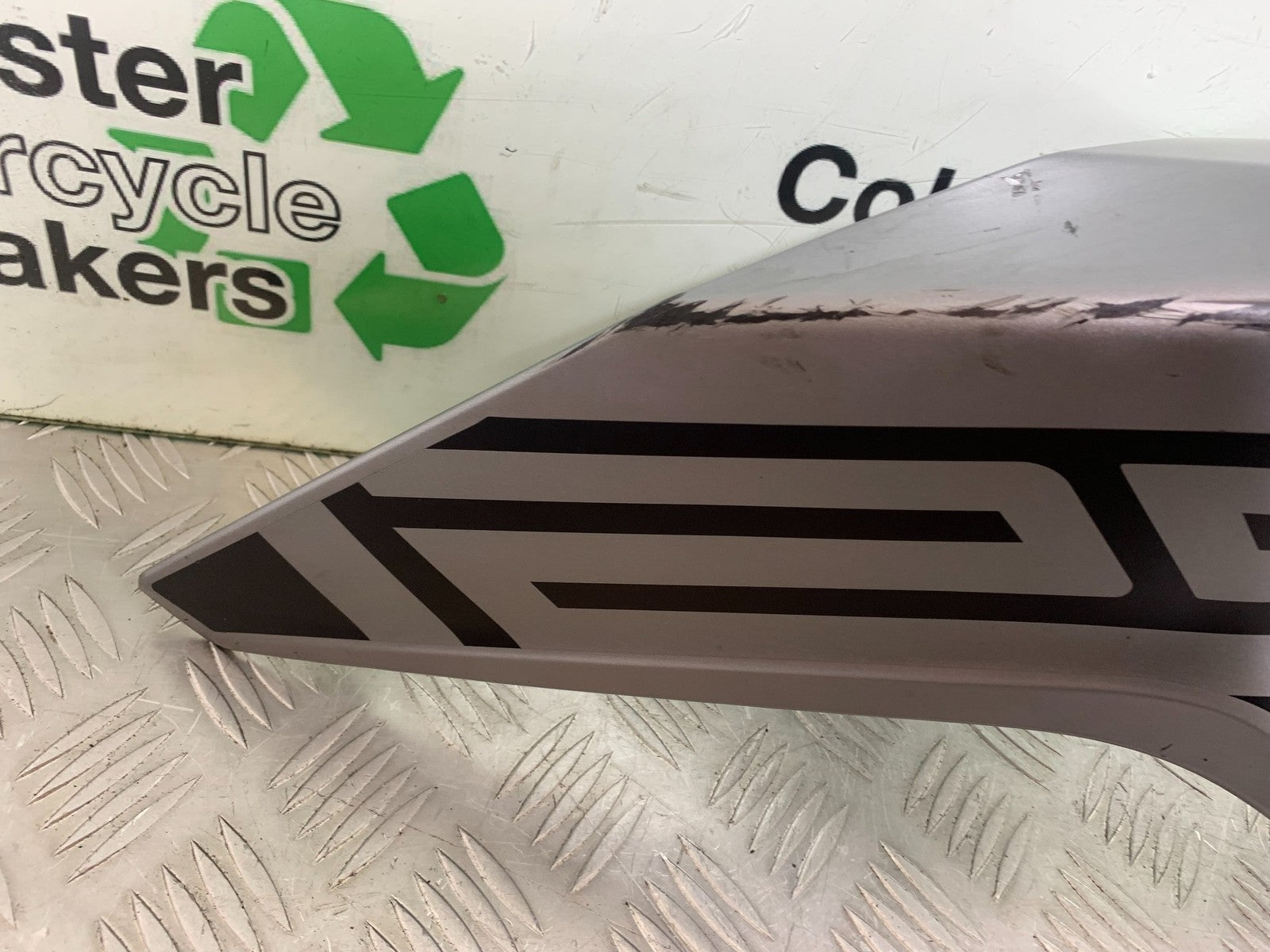 KTM 125 DUKE LEFT FAIRING PANEL YEAR 2018-2023 (CMB1185)