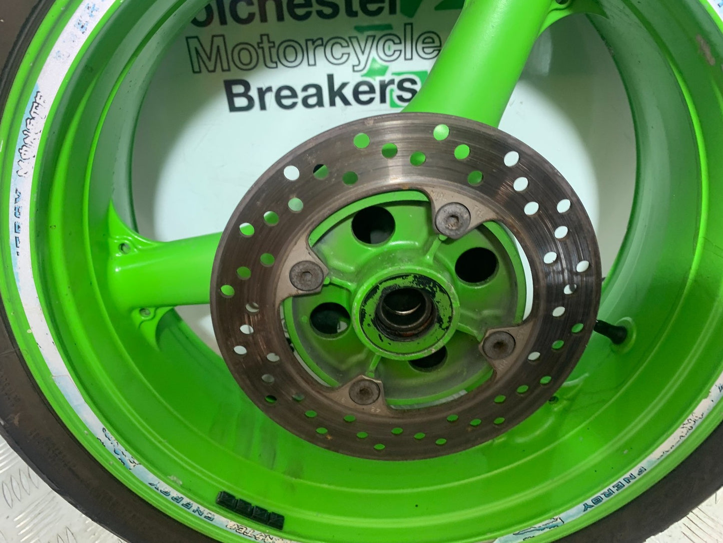 KAWASAKI ZX9R ZX9 E1 REAR WHEEL AND DISC  YEAR 2000-01 (CMB1171)