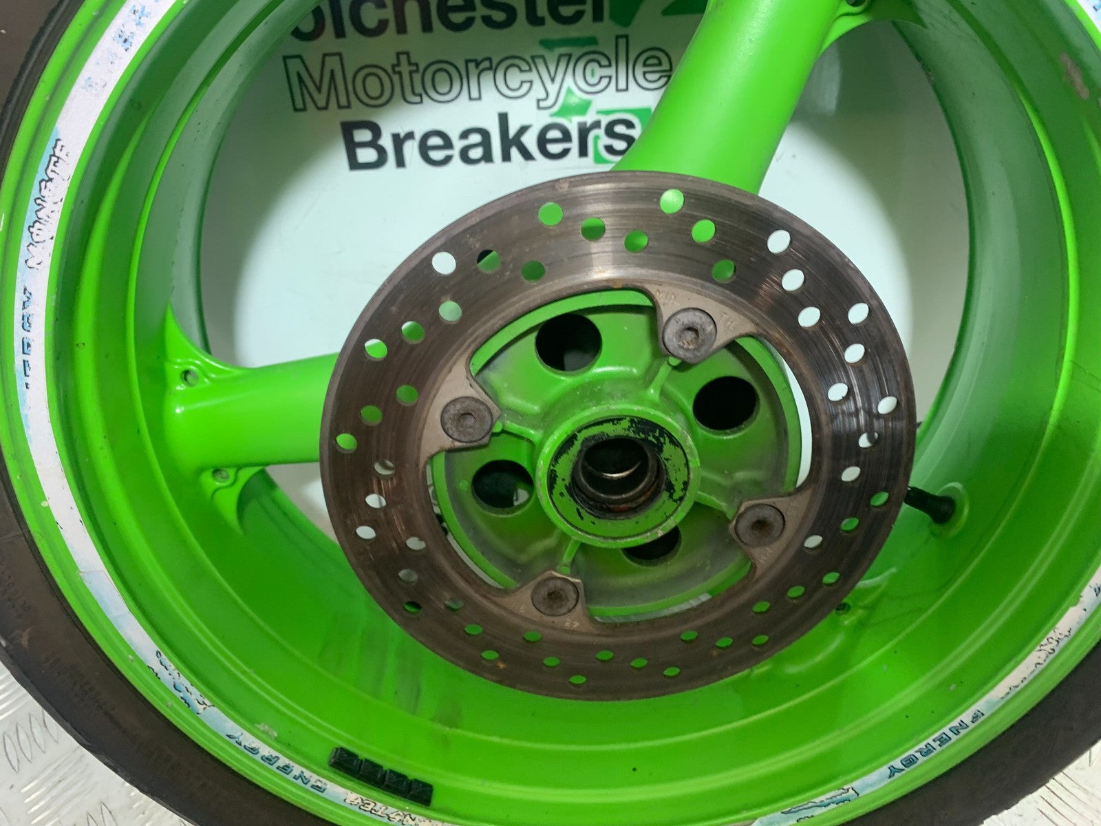 KAWASAKI ZX9R ZX9 E1 REAR WHEEL AND DISC  YEAR 2000-01 (CMB1171)