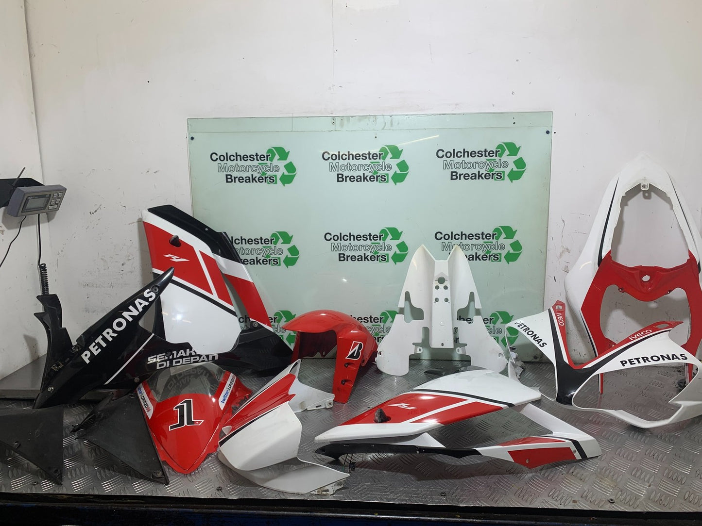 YAMAHA YZF R1 4C8 FAIRING KIT (PATTERN) YEAR 2007-2008 (CMB1237)