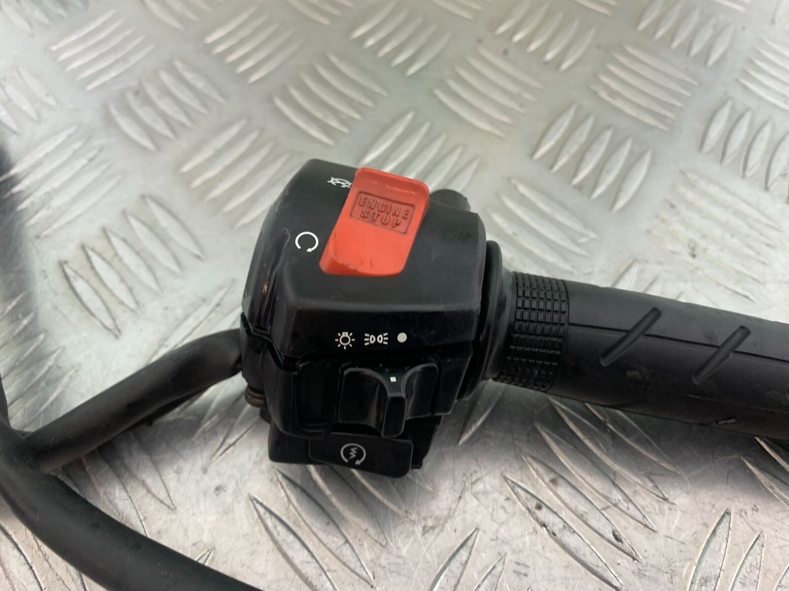 HONDA CBR1100 BLACKBIRD RIGHT SWITCH GEAR  YEAR 1999-2005  (CMB1103)