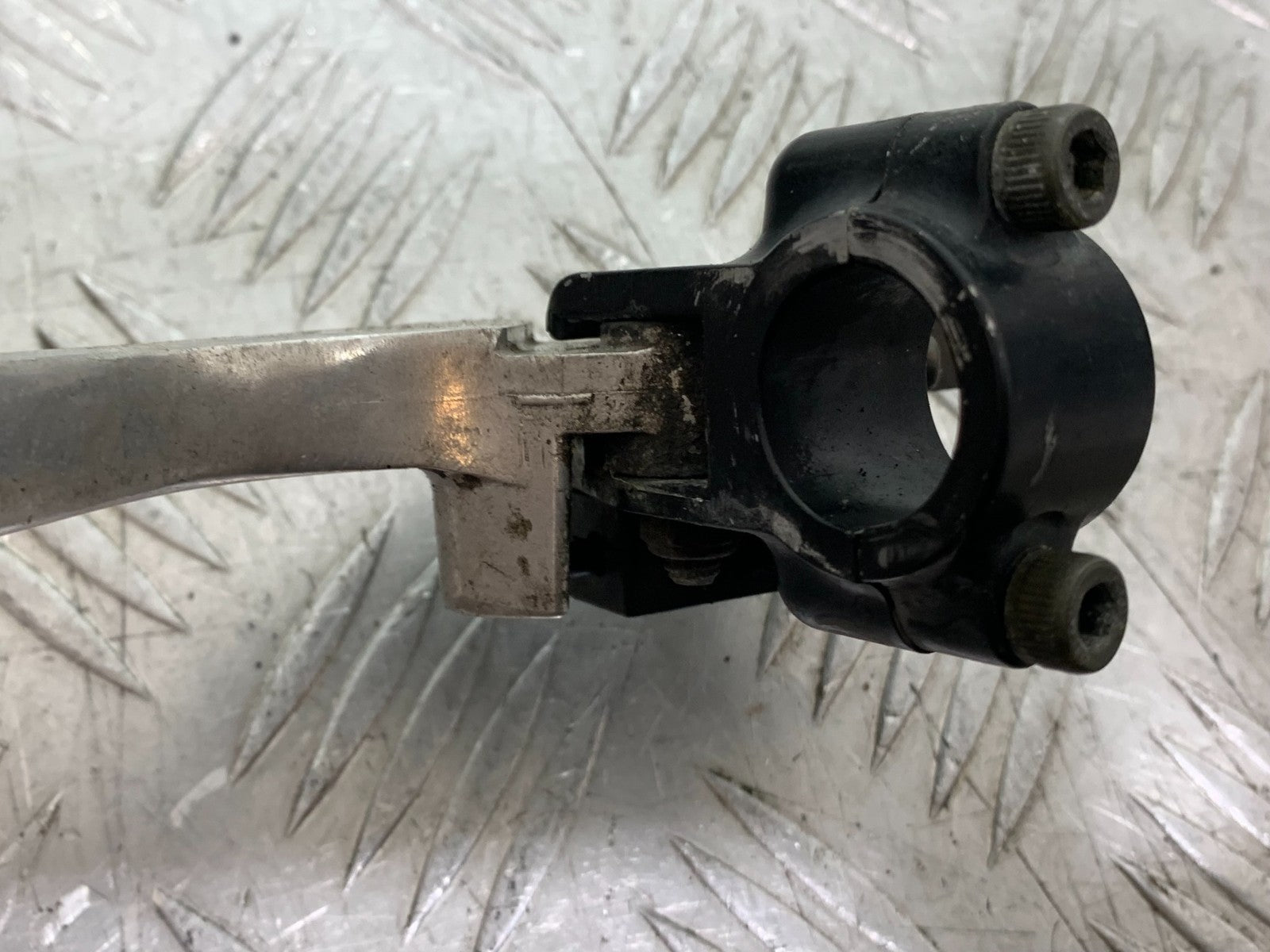 KAWASAKI ZX6R ZX6 J CLUTCH LEVER AND BRACKET  YEAR 2000 (CMB1312)