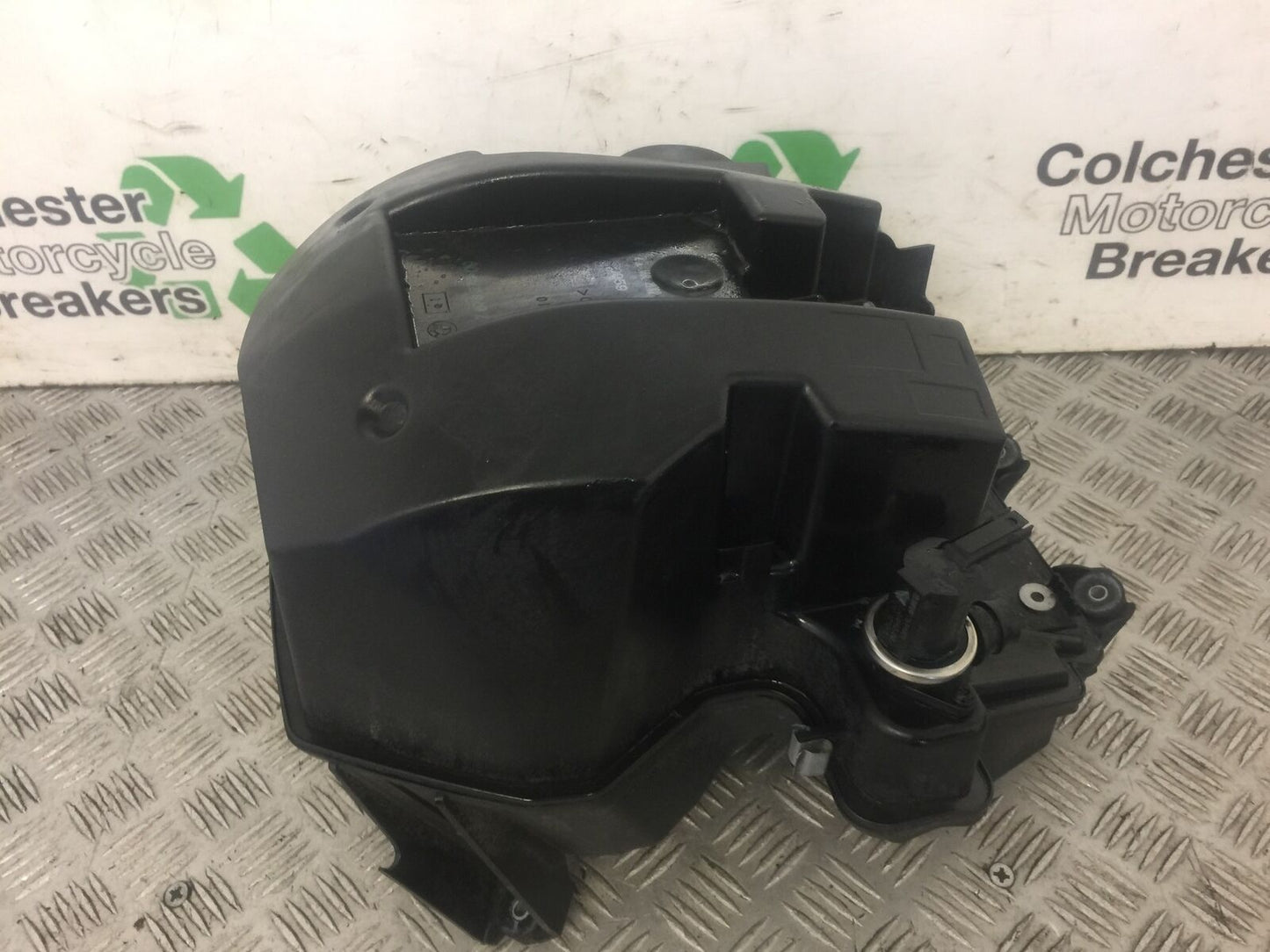 BMW F800 ST AIRBOX  YEAR 2011-2013 (STOCK 575)