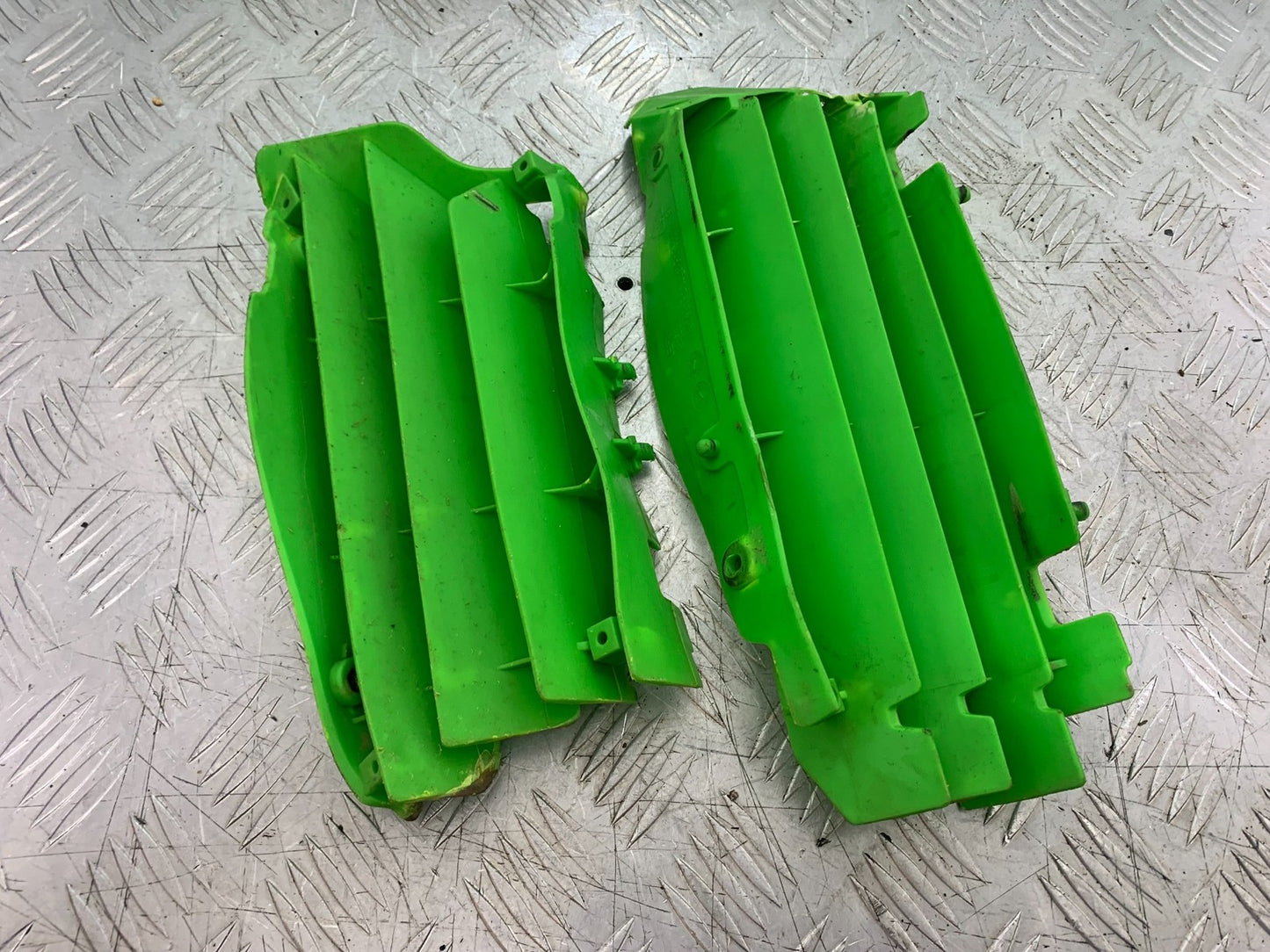 KAWASAKI KXF450 KXF 450 RADIATOR GRILLS   YEAR 2013 CMB1217)