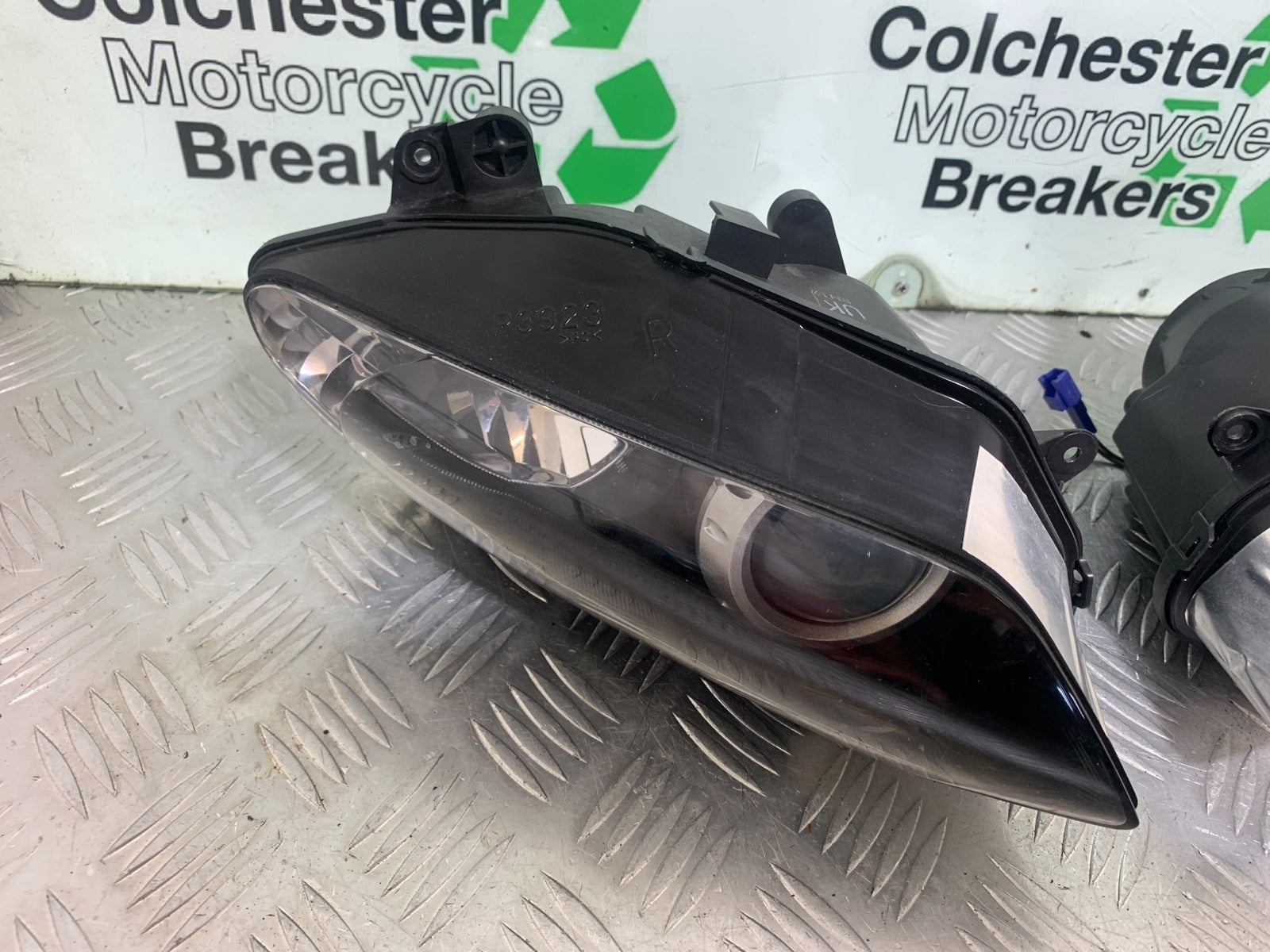 YAMAHA YZF R1 HEADLIGHTS  YEAR 2004-2006 (CMB1155)