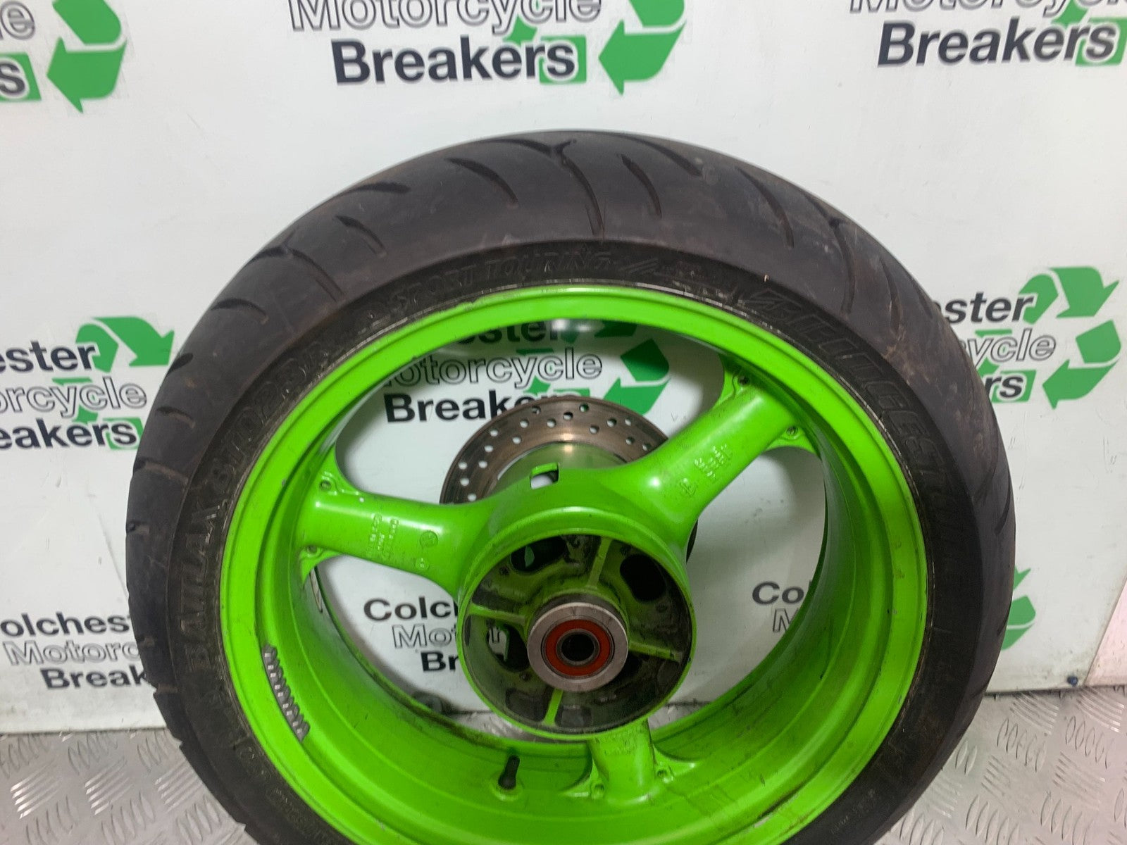KAWASAKI ZX9R ZX9 C REAR WHEEL AND DISC YEAR 1998-99 (CMB1213)