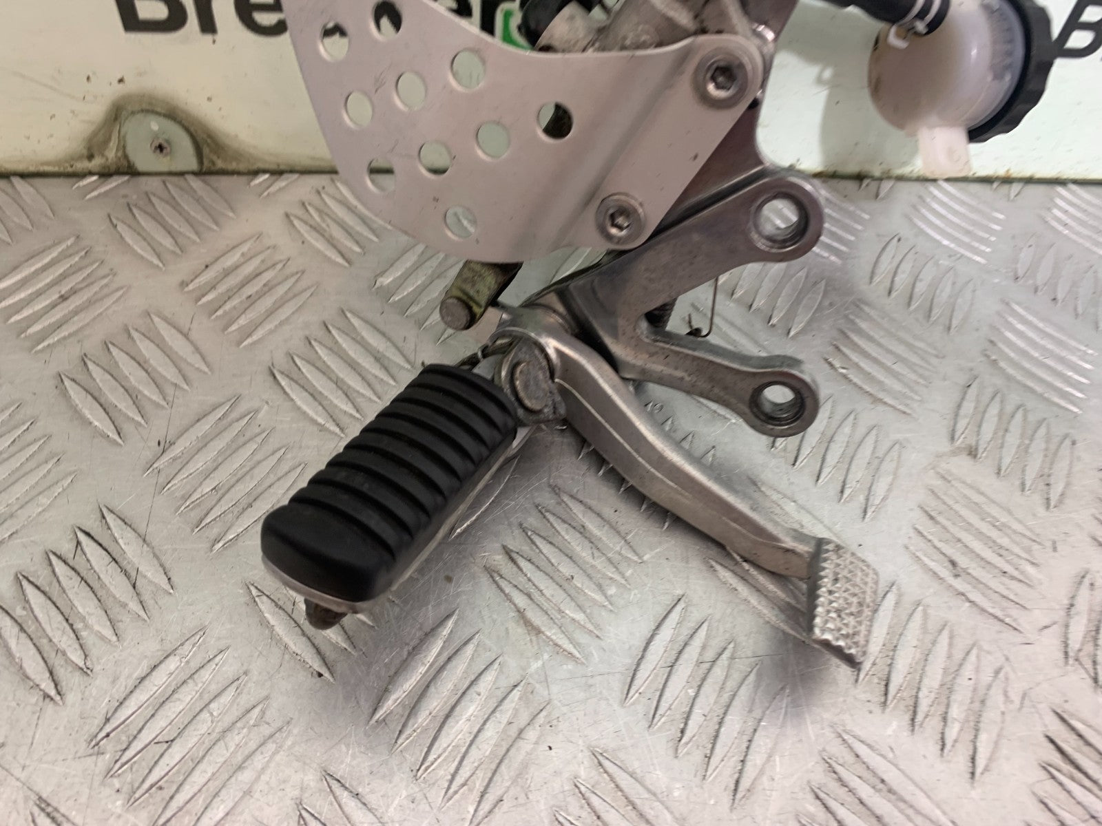 KAWASAKI ZX9R ZX9 R FRONT RIGHT HANGER YEAR 1998-1999 (CMB1329)