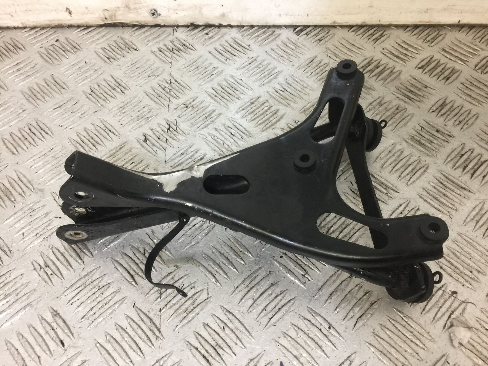 KAWASAKI ZX6R ZX6 G FAIRING BRACKET YEAR 1998-99 (STOCK 684)