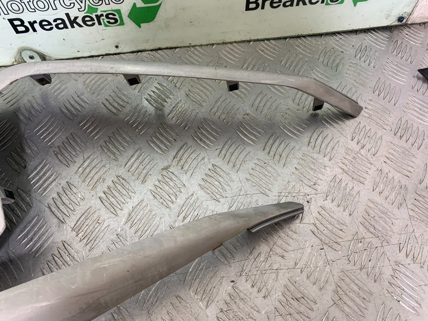 YAMAHA XMAX 250 XMAX 250 LEFT AND RIGHT LOWER PANELS  YEAR 2006-09 (CMB1201)