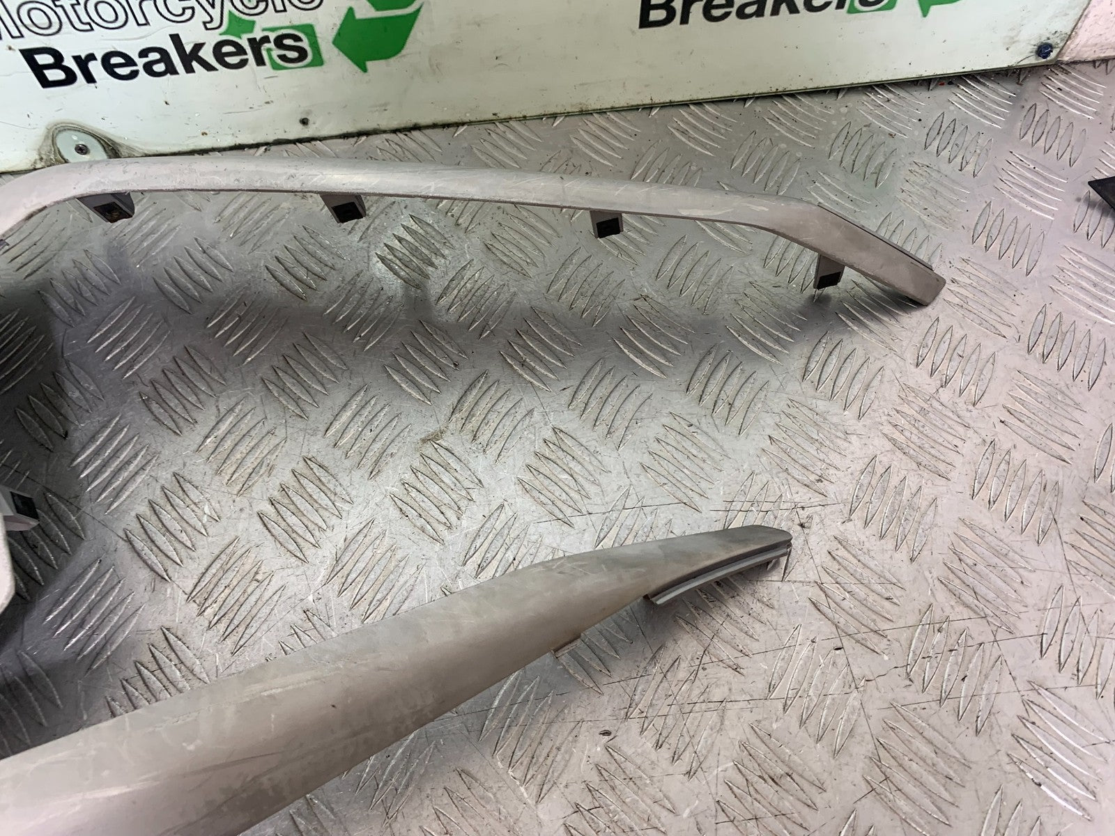 YAMAHA XMAX 250 XMAX 250 LEFT AND RIGHT LOWER PANELS  YEAR 2006-09 (CMB1201)