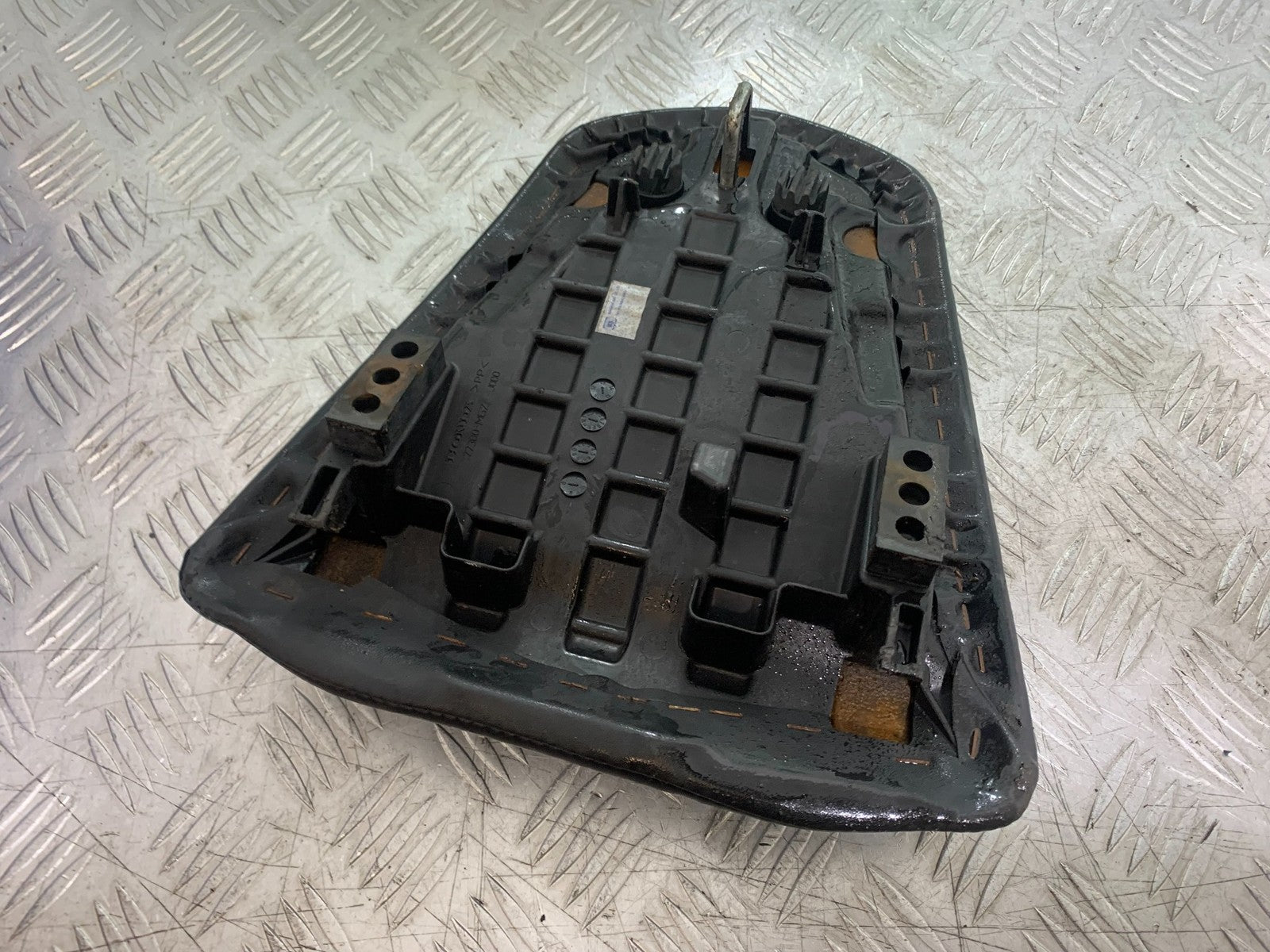 HONDA CB500 F CB500F REAR SEAT   YEAR 2013-2015  (CMB1235)