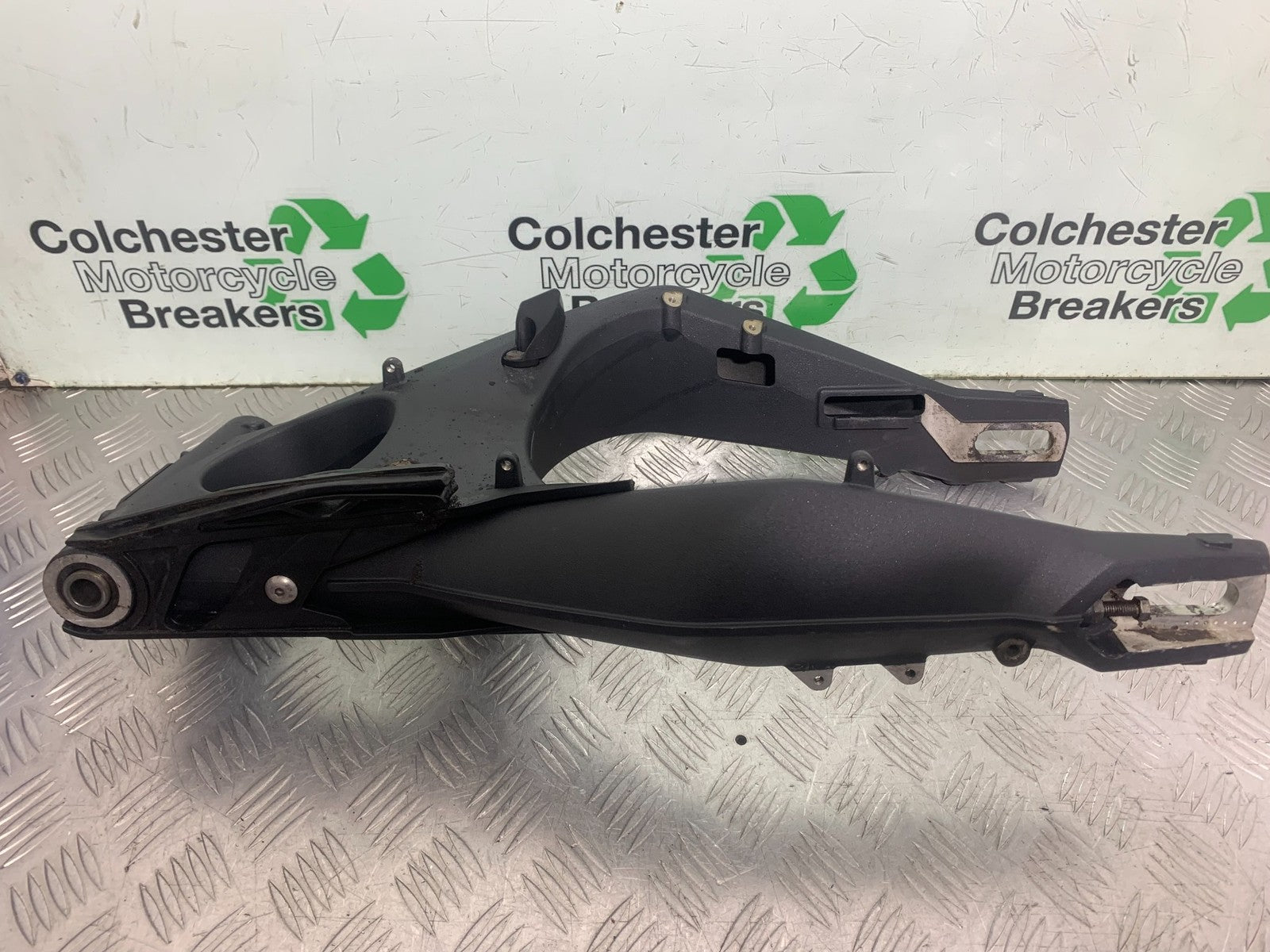TRIUMPH 675 STREET TRIPLE RX SWINGARM   2015- 2017 (CMB1299)